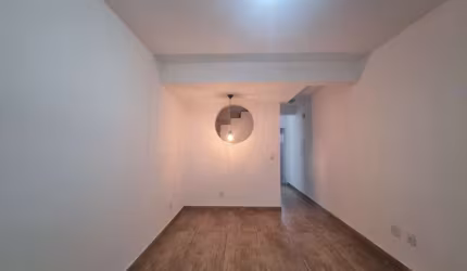 Casa Geminada com 2 quartos para alugar em Contagem