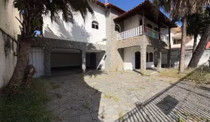 Casa Duplex com 4 quartos à venda em Contagem