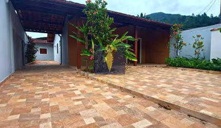 Casa à venda no bairro Pereque Mirim - Ubatuba/SP