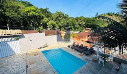 Casa à venda no bairro Pereque Mirim - Ubatuba/SP