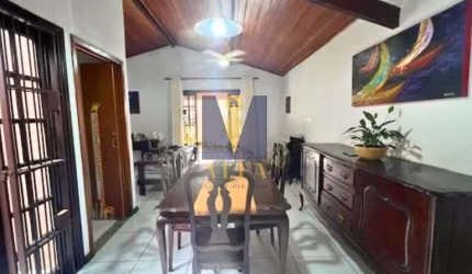 Casa de 3 Quartos à Venda Próxima ao Mar na Praia da Enseada