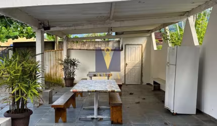 4 casas distribuídas em mais de mil m² de terreno na Praia do Lázaro, Ubatuba/SP
