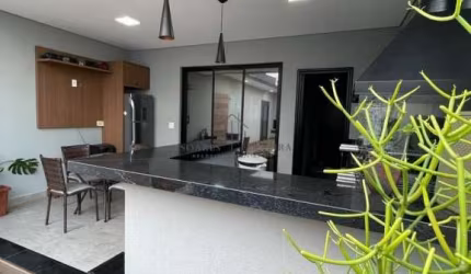 Casa Condomínio Milano, 03 suítes sendo uma com closet, cozinha e área gourmet com planejados, piscina, sala dois ambientes, Indaiatuba SP