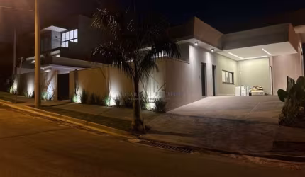 MAGNIFICA CASA COM 300MT² AC, EM CONDOMINIO FECHADO JARDIM PIEMONTE