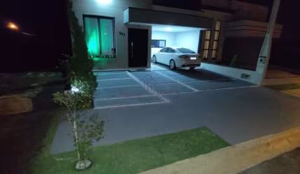 Casa de Luxo em Condomínio no Jardim Mantova: 3 quartos, 3 suítes, 2 salas, 4 banheiros, 3 vagas, 139,17m² - Indaiatuba-SP.