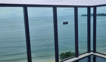 Apartamento com Vista Mar, Pronto para Morar com 03 Dormitórios na Praia de Armação.