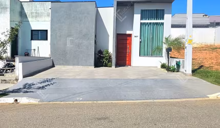 Casa linda com móveis planejados no Condomínio Horto Florestal 3