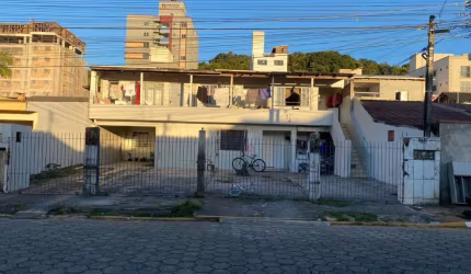 PRÉDIO Á VENDA COM 05 KITINETES NO BAIRRO TABULEIRO EM CAMBORIÚ