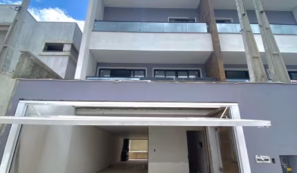 Exuberante sobrado triplex de altíssimo padrão, para pessoas exigentes, em localização privilegiada no loteamento terras altas em Camboriú - SC.
