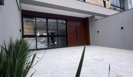 AMPLO SOBRADO COM PISCINA NO SANTA CLARA EM CAMBORIÚ