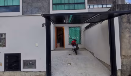 AMPLO SOBRADO SEMI MOBILIADO COM FINO ACABAMENTO NO BAIRRO RIO PEQUENO EM CAMBORIÚ