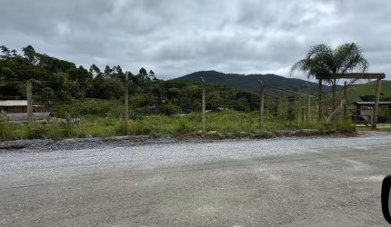 TERRENO NA ÁREA RURAL DO BRAÇO EM CAMBORIÚ
