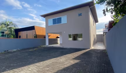 Casa  dos sonhos com localização privilegiada, e em condomínio fechado no São Francisco de Assis, Poucos metros de Balneário Camboriú.