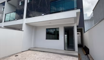 Sobrado com Corredor lateral  com 3/4