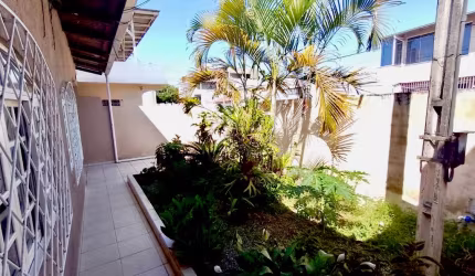 CASA 2 DORMITÓRIOS EM BALNEÁRIO CAMBORIU