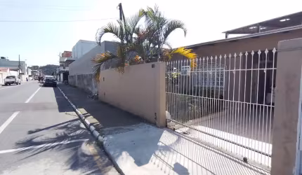 exelente casa no bairro dos municipios, balneario camboriu!