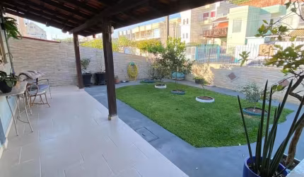 EXCELENTE  CASA EM CAMBORIU , LIVRE DE ENCHENTES!