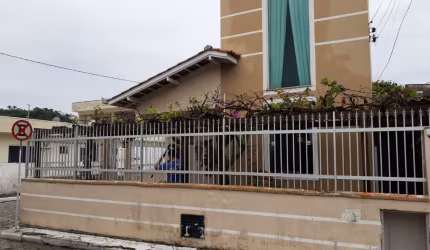 Linda casa 2 Dormitórios , Balneário Camboriu bairro dos estados