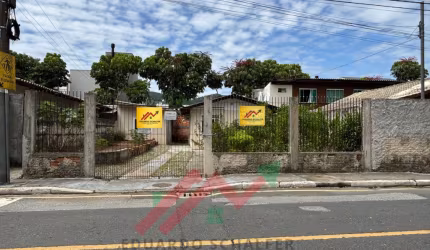 TERRENO COM 2 CASAS PEQUENAS EM BALNEÁRIO  CAMBORIU