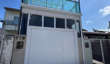 SOBRADO SEMI MOBILIADO COM PISCINA NO CENTRO DE CAMBORIÚ