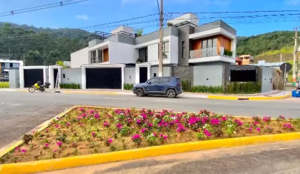 Belíssima casa Triplex , 3 suites | Um refugio particular no coração de Camboriú