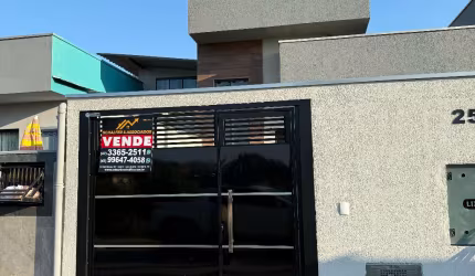 Casa dos sonhos nova, semi mobiliada com excelente localização.