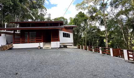 SÍTIO COM CASA MOBILIADA E PISCINA NO BAIRRO CEDROS EM CAMBORIÚ