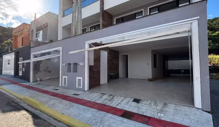 EXCELENTE TRI´PLES A 4 MINUTOS DE BALNEARIO CAMBORIUE A 7 MINUTOS DA PRAIA DE BALNEARIO CAMBORIU!