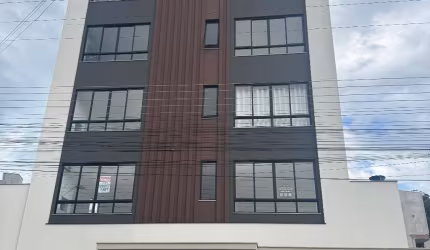 EXCELENTE APARTAMENTO A DOIS MINUTOS DE BALNEARIO CAMBORIU!