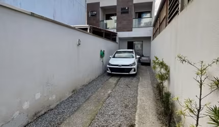Sobrado 2 Suites e 2 vagas de garagem em Camboriu