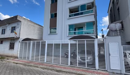 Apartamento com 2 quartos há 2 minutos do Centro de Camboriú