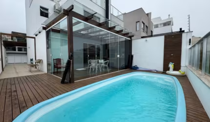 Sobrado triplex mobiliado em Balneário Camboriu