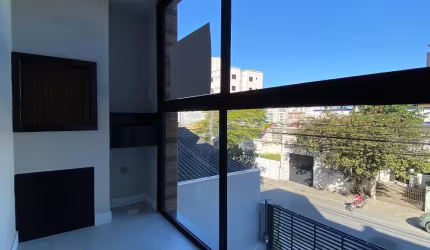 Cobertura ampla e bem localizada em Balneário Camboriú