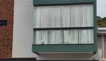 Lindo sobrado com 3 suítes sendo uma master em Camboriú