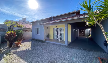 Casa lindíssima com suíte e amplo espaço em Camboriú
