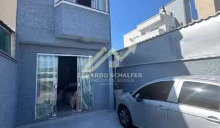 Sobrado não geminado com ótima localização.