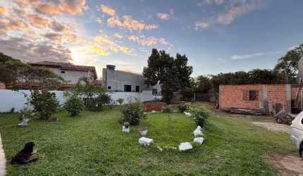 Casa térrea a venda com terreno de 880 m²  em Balneário Camboriu