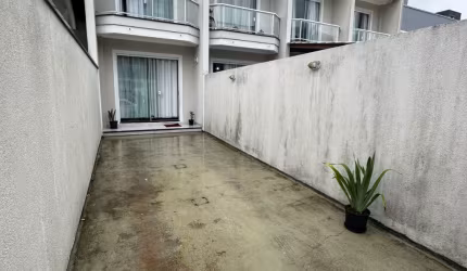 SOBRADO COM ÓTIMO ESPAÇO DE FUNDOS NO BAIRRO SANTA CLARA EM CAMBORIÚ