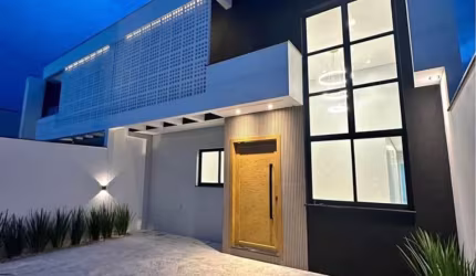 CASA TÉRREA COM FINO ACABAMENTO NO RIO PEQUENO EM CAMBORIÚ