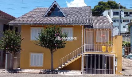 Casa com 3 quartos à venda no Rio Branco, Caxias do Sul  por R$ 500.000