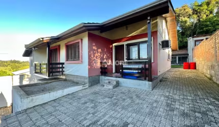 Casa com 3 quartos à venda no Santa Corona, Caxias do Sul  por R$ 790.000