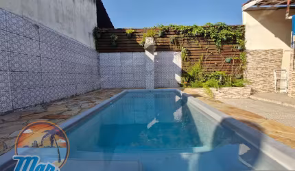 Oportunidade! Casa terrea com 2 quartos sendo 1 suíte , piscina, apenas 350 m da praia em Bertioga