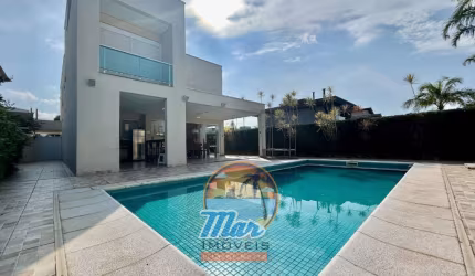 Linda e moderna casa a venda em condomínio em Bertioga