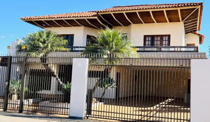 LINDA CASA A VENDA SOBRADO QNA