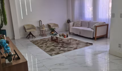 EXCELENTE CASA EM CONDOMINIO FECHADO 4 SUITES