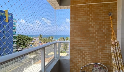 1/4 com varanda, mobiliado à 50 metros da Praia de Piatã