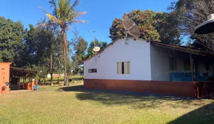 Chácara para Venda em Uberlândia, Chácaras Eldorado, 2 dormitórios, 1 suíte, 2 banheiros