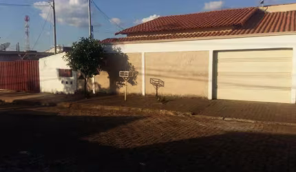 Casa para Venda em Uberlândia, Tubalina, 3 dormitórios, 2 suítes, 3 banheiros, 4 vagas