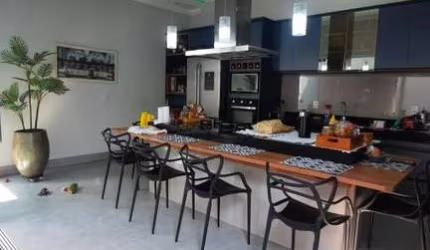 Casa para Venda em Uberlândia, Jardim Améria, 3 dormitórios, 1 suíte, 3 banheiros, 4 vagas