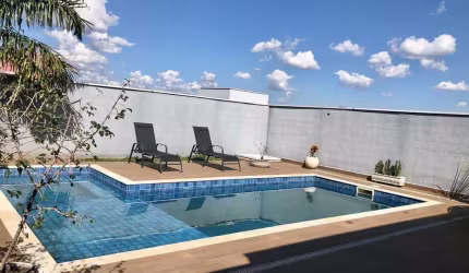 Casa de alto padrão no Residencial São Bento em Salto-SP: 3 quartos, 1 suíte, 2 salas, 2 banheiros, 4 vagas de garagem, 242m².